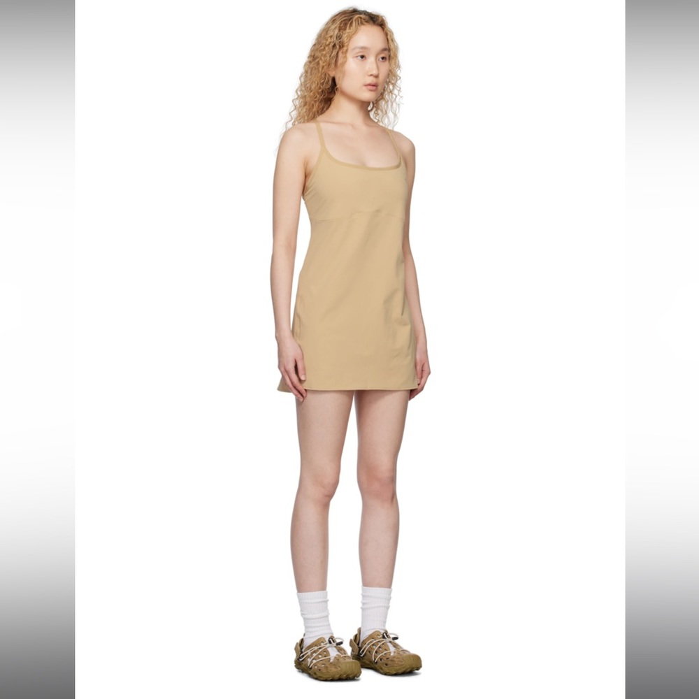 THE NORTH FACE
Khaki Arque Hike Minidress